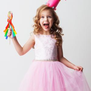 Vous cherchez une robe de princesse ? Découvrez sans plus attendre 23 robes absolument sublimes qui plairont à toutes les petites filles.