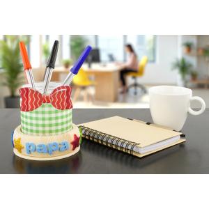Fabriquez un joli pot à crayons pour la fête des pères avec cette activité facile dès 3 ans ! Un cadeau utile et personnalisé à découvrir sur le site.