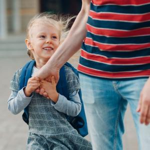 Transformez vos matins stressants en moments zen grâce à 10 micro-habitudes simples à adopter dès la rentrée scolaire. Moins de cris, plus de café chaud !
