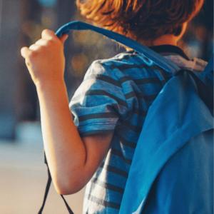 Votre enfant redoute la rentrée ? Découvrez les 5 angoisses les plus courantes chez les enfants avant la rentrée scolaire et nos conseils pour les désamorcer en douceur.
