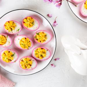 oeufs mimosa rose de Pâques