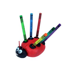 Apprenez à créer un porte-crayons en forme de coccinelle avec de la pâte à modeler auto-durcissante. Une activité manuelle ludique, utile et printanière pour les enfants !