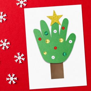 Créer une carte de Noël en forme de sapin avec le contour de la main
