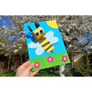 Voilà une activité créative pour les enfants qui sent bon le printemps ! Ce bricolage facile basé sur le découpage et le collage permettra aux enfants de créer une abeille en papier mignonne s