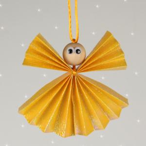 Creer ses décorations de sapin en origami pour noel peut être très amusant et facile. Découvrez comment réaliser des anges de noel en papier avec les enfants pour noel afin de les suspendre à votre sa