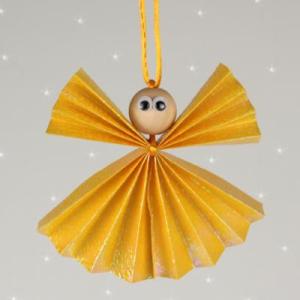 Les bricolages et activités sur les anges de Noël permettront d'ajouter un petit ange sur le sapin, de décorer la table de Noël de ronds de serviettes ... Qu'ils soient réalisés en papier, en métal ou