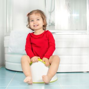 Découvrez nos outils pour apprendre la propreté aux enfants en respectant leur rythme. Pot, adaptateur, mini toilette et calendrier de propreté : lequel est le plus adapté à votre famille ?