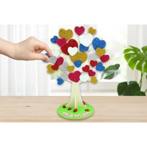Au cours de cette activité les enfants transformeront un simple arbre en bois en un arbre à coeurs super mignon. Un bricolage facile qui permettra de fabriquer un joli cadeau à moindre coût po