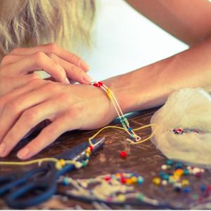 Bijou maison, fabriquer des bijoux maison