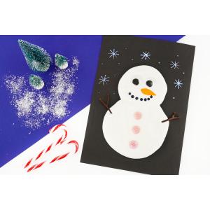 Bonhomme de neige avec de la peinture gonflante