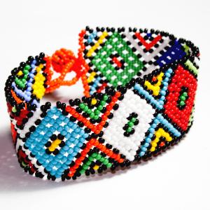 Fabriquer un bracelet avec des perles poisson et des perles de rocailles