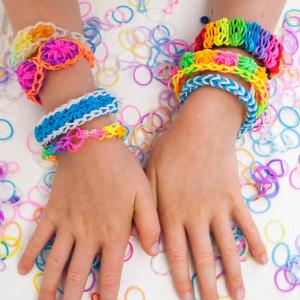 Bracelet loom ou bracelet en élastiques