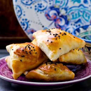 Recette de brick à l'oeuf et au surimi. Une recette facile à faire avec ou pour les enfants.  Recette illustrée.