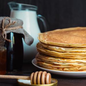 La chandeleur approche et votre enfant se pose des questions sur ce mot rigolo ? Plus connu pour les crêpes que pour les chandelles, il tire son origine de ces dernières. Voici un petit retour sur l'h