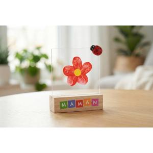 Cadre fleur avec les empreintes de doigt