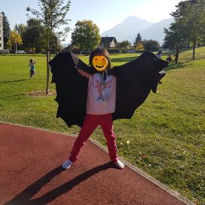 Comment réaliser une cape chauve-souris pour se déguiser à halloween