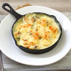 Cassolette de saumon frais cuisiné au safran. Une recette rapide pour cuisiner le saumon.
