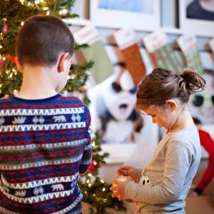 Les françaises aiment préparer Noël de plus en plus temps ! Déco, animations, recettes : suivi tous nos conseils pour anticiper les activités à faire et préparez à vos hôtes un réveillons aux petits o
