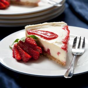Une très bonne recette du cheesecake, le gâteau anglais au fromage frais. C'est un gateau frais et delicieux quis era tres apprecie en ete lorsqu'il fera chaud. Ce gateau leger est delicieux pour els 