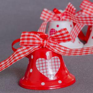 Retrouvez toutes les activités cloches de Pâques, bricolages sur les cloches de Pâques et coloriages cloches de Pâques. Retrouver une activité à faire avec votre enfant sur le Thème des cloches de Pâq
