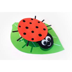 Découvrez un bricolage simple qui permettra aux enfants de fabriquer une coccinelle en papier montée sur ressort ! Une activité créative facile et amusante qui ne nécessitera que quelques feui