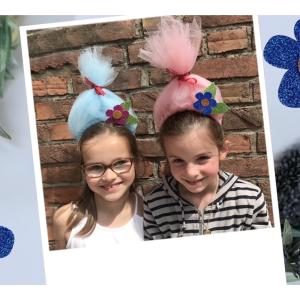 activité enfants pour bricoler une coiffure Trolls en tulle et papier