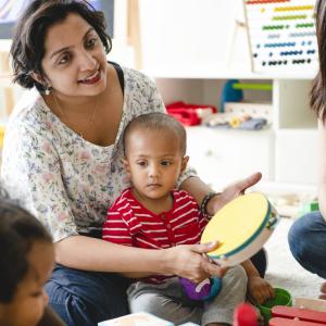 Nos idées et solutions pour initier les enfants à la musique et les éveiller aux sons et aux mélodies.