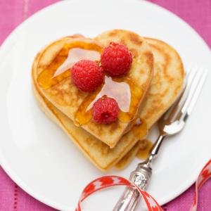 Vous avez préparé une délicieuse pate a crepe et vous cherchez une idée d'activité en plus pour fêter comme il se doit cette journée conviviale ? Coloriages, comptines, chansons, bricolages : retrouve