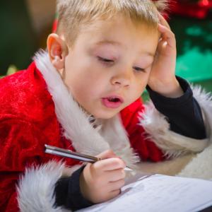 Pouvoir échanger avec le Père Noël, quel enfant n'en a jamais rêvé ? Face à cette demande, de nombreux parents se sentent dépourvus et ne s...