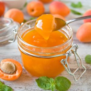 Confiture d'abricot en boite. Vous avez manqué le jour des confitures et vous ne trouvez plus d'abricots frais ? Pas de panique, voici une recette de confiture d'abricots à réaliser avec une boîte de 