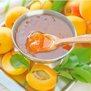 La recette de la confiture aux abricots qui plaira aux petits comme aux grands. Une activité gourmande et drôle à faire en famille pour toutes les occasions. Retrouvez toutes les informations et astuc