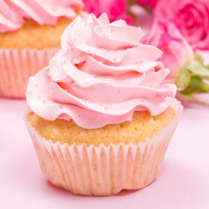 Un cupcake au miel et aux amandes à faire avec les enfants le mercredi, le week-end ou pendant les vacances. Le biscuit de ce cupcake est parfumé aux amandes avec une pointe de miel. La décoration du 