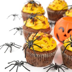 Découvrez comment réaliser ce gâteau d'Halloween façon forêt noire qui sera parfait pour un goûter ou un repas d'Halloween. C'est un gâteau simple à réaliser qui rendra du meilleur effet.