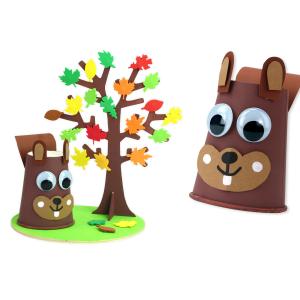 Découvrez une activité manuelle facile pour les enfants qui leur permettra de fabriquer une magnifique scène avec un écureuil et un arbre aux couleurs de l'automne !Un bricolage idéal pour l