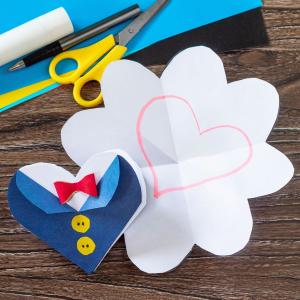 La carte chemise - coeur en papier