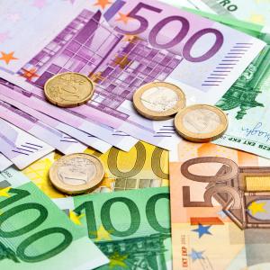 Histoire de la banque, comment répondre aux questions de l'enfant sur la banque. Le rôle des banques est fondamental dans le développement du commerce, des citées et des états.