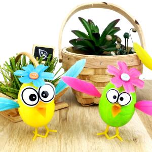 Un poussin de Pâques DIY très coloré fait à partir d'un oeuf en polystyrène, c'est une activité parfaite pour Pâques ! Découvrez comment réaliser ces jolis petits poussins très drôles afin de décorer