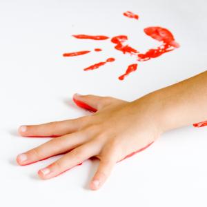 Explications pour conserver l'empreinte mains des enfant