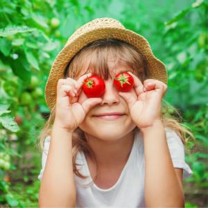 On est en droit de se demander en quoi manger moins de viande est bon pour la planète. On sait que c’est bon pour l’équilibre alimentaire, mais pour la planète ? Ce n’est pas le fait de moins