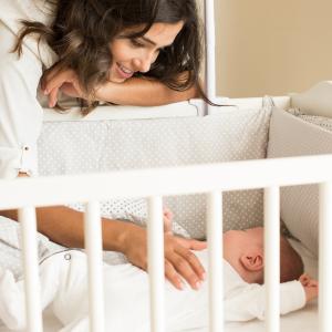 éveil, jeux et sécurité de bébé : Le jeu avec bébé ne doit pas faire oublier la sécurité. ouer avec son bébé et faire des activit&