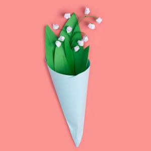 Bricolage expliqué pour fabriquer un bouquet de muguet. Ce bouquet de muguet sera en fleur pour le 1 er mai ! Il est à fabriquer à l'occasion de la fête du travail !