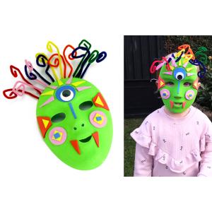 Dans cette activité d'Halloween les enfants s'amuseront à transformer un simple masque blanc en un masque terrifiant (mais pas trop) et coloré pour aller récolter les bonbons le 31 octobre ! U