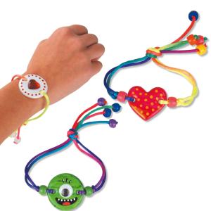 Voici un modèle de gourmette pour enfant à créer et à customiser à partir de modules à décorer. A chacun de créer sa gourmette unique tant dans la forme que dans les couleurs.