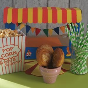 Un tuto pour préparer un goûter du mardi Gras pour le carnaval avec des douceurs sur bâtonnets