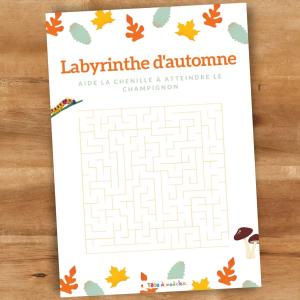La petite chenille doit traverser le champignon, attention en chemin elle doit ramasser 5 petites feuilles. Un jeu de labyrinthe à imprimer pour jouer sur l'automne - Imprimez le jeu de labyrinthe et