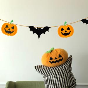 Imprimer une guirlande d'Halloween à découper gratuitement pour décorer la maison le 31 octobre pour Halloween. Vous pourrez personnaliser la guirlande grâce à ces 6 pages à imprimer qui permettent de