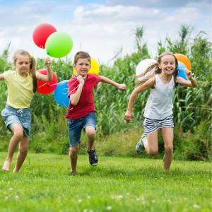 Le jeu du chat et de la souris est un jeu amusant, parfait pour amuser les enfants en extérieur. Cette version avec un ballon est originale et fera beaucoup rire les plus jeunes.