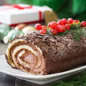 La tradition de la bûche de Noël, était très répandue en Europe avant l'arrivée de l'électricité. La sélection et la préparation de la bûc