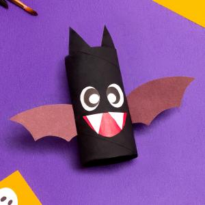 La chauve-souris en rouleau en carton