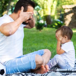 La permanence des objets est un concept fondamental pour l'éveil et le développement de bébé. Retrouvez nos explications et nos idées d'activités !